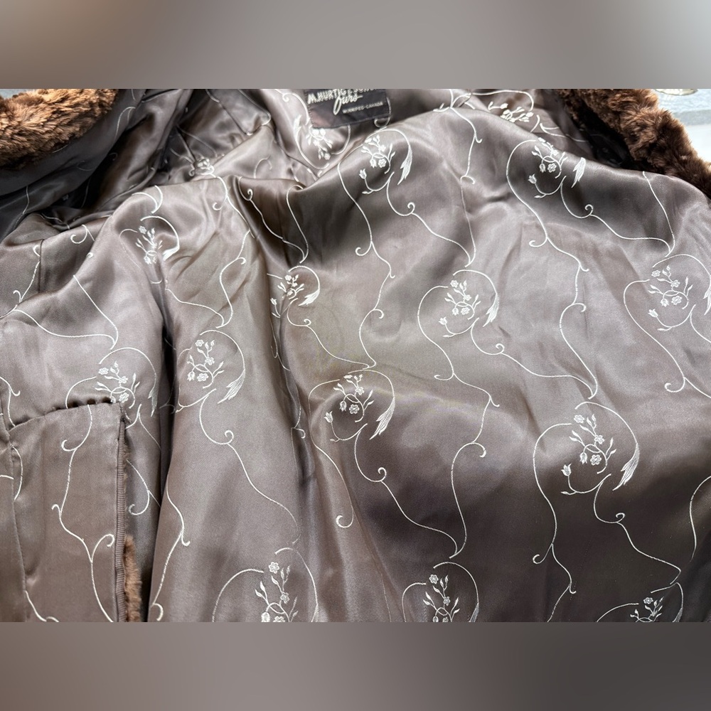 M. HURTIG & SON FURS Stunning Jacket - Picture 10 of 14